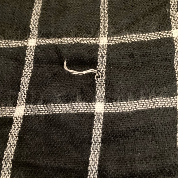 *Free with purchase!* Blanket Scarf - Picture 3 of 5